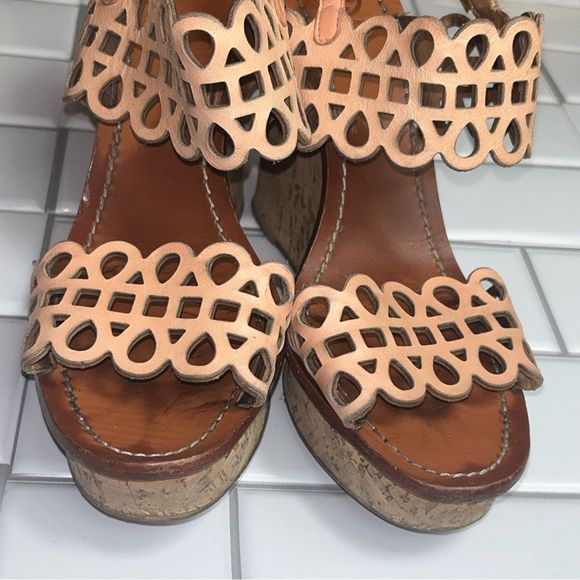 Please Help-Tory Burch Wedge Heels Leather Gold Tone 🪦We just lost my Fiancé 2 😍 - Picture 10 of 15